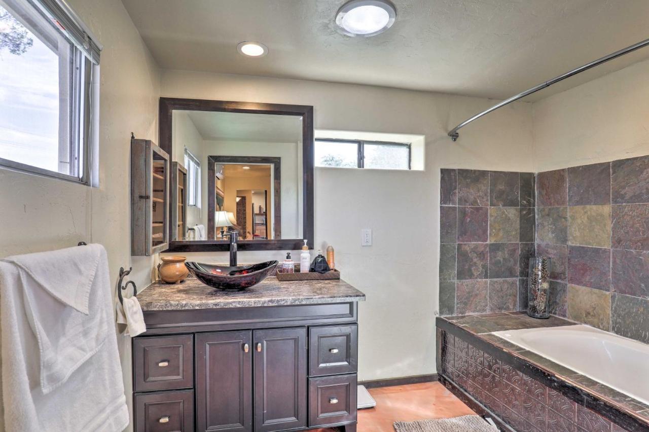 Pet-Friendly Tucson Casita Shared Hot Tub And Porch Villa Eksteriør billede